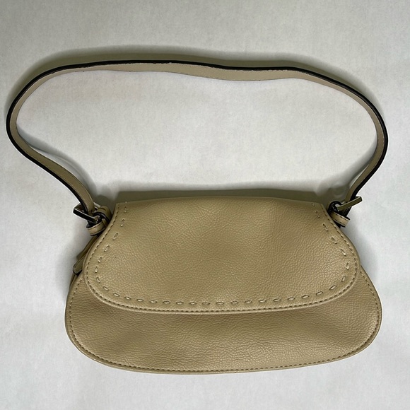 Liz Claiborne arm purse/clutch with removable 24” strap & magnetic snap closure - Picture 1 of 12